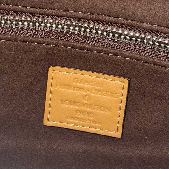 👑 Louis Vuitton White and Tan Minimalist Shoulder Bag (bucket bag) - Picture 6 of 11